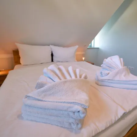 Max In Moritzdorf - Luxus Unter Reet Mit Seeblick, Kamin, Sauna * Sellin (Rugen)